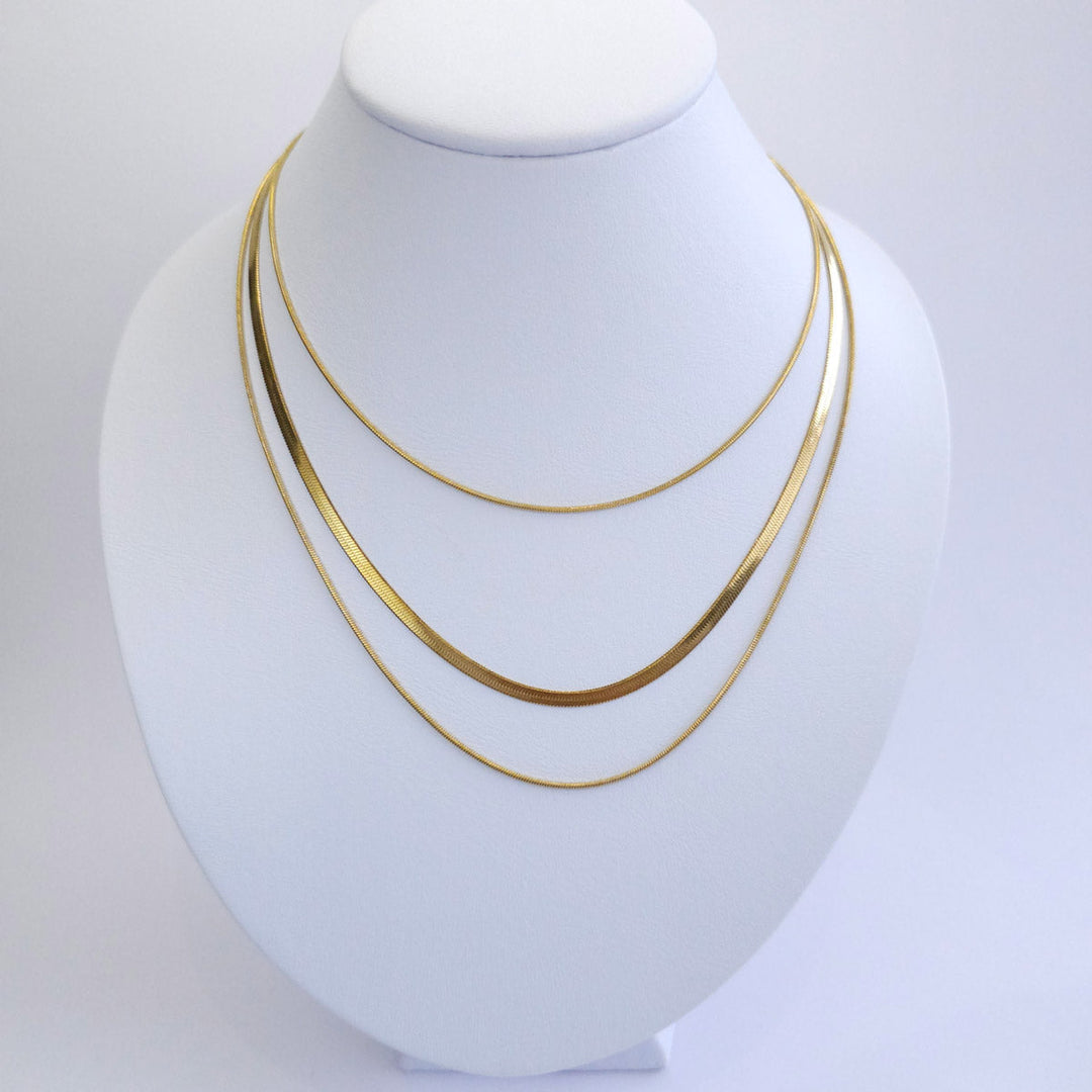 Collar Dorado Triple Planchado y Liso
