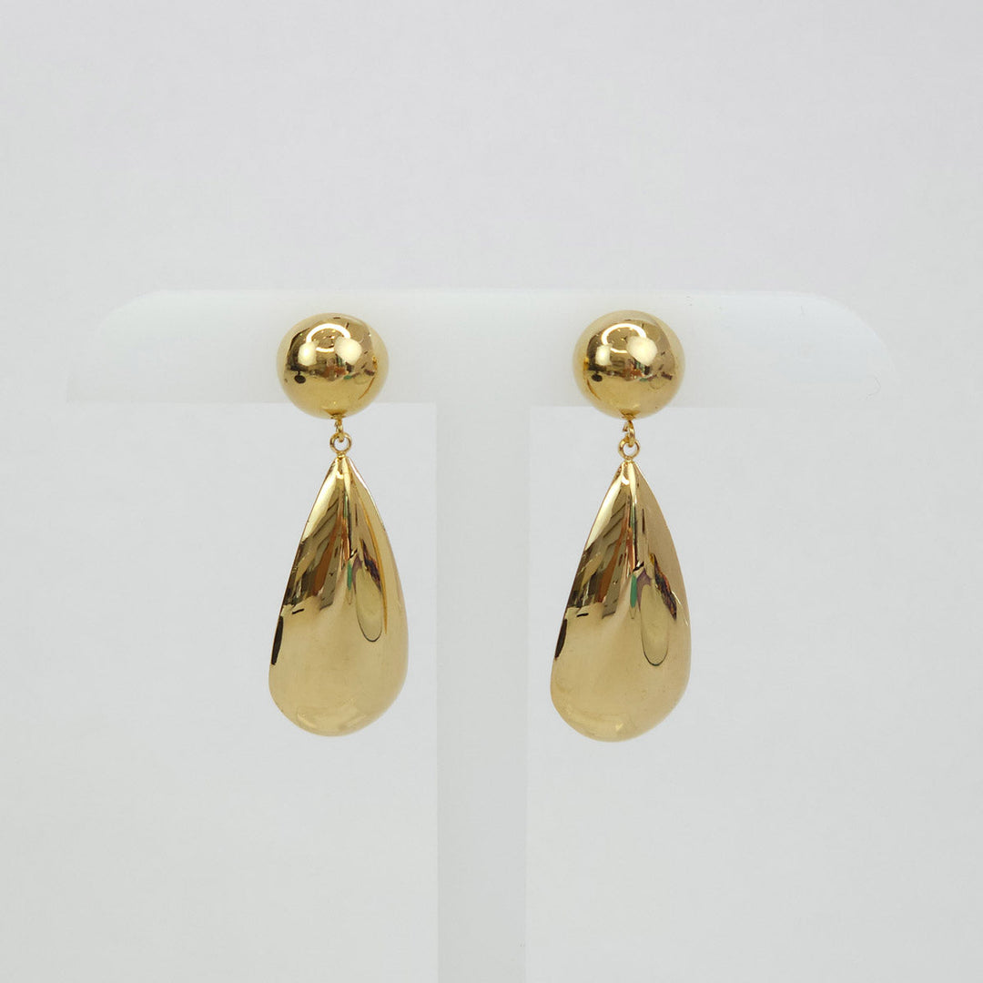 Par de Aretes Dorados en Forma de Gota de Agua