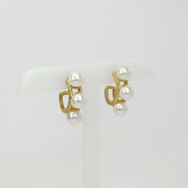 Par de Aretes Dorados con Perlas