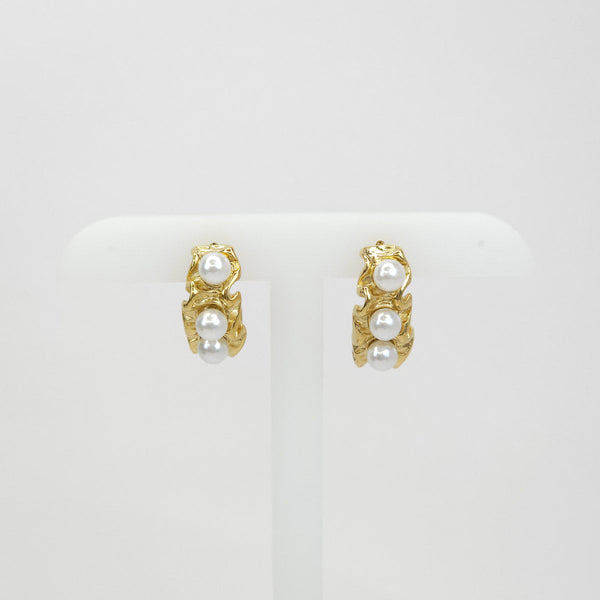 Par de Aretes Dorados con Perlas