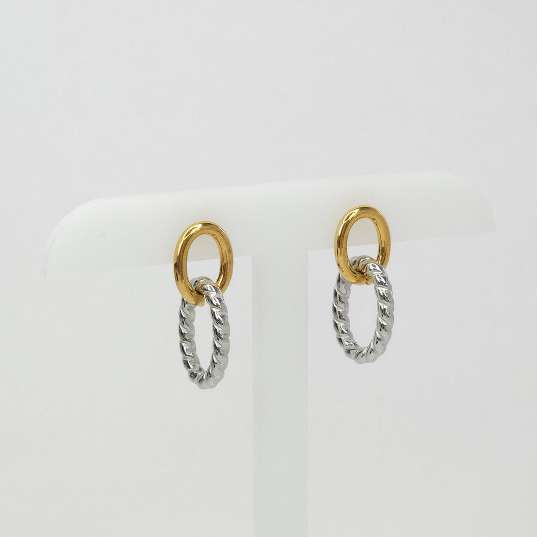 Par de Aretes Dorados y Plateados en Círculo