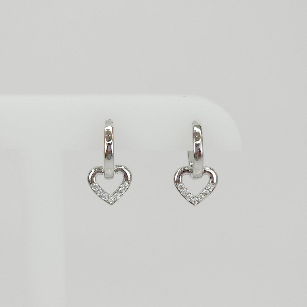 Par de Arracadas Color Plateadas con Corazones Entrelazados