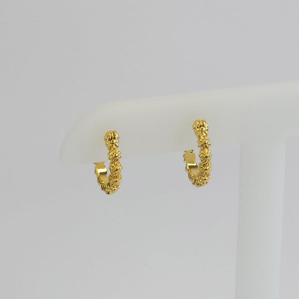 Para de Arracadas Doradas con Figuras de Flores