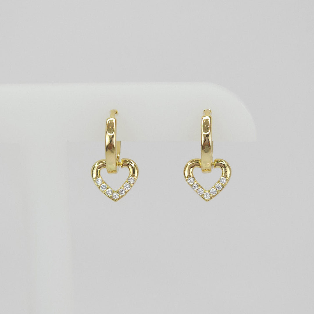 Par de Arracads Doradas con Corazones y Brillantes