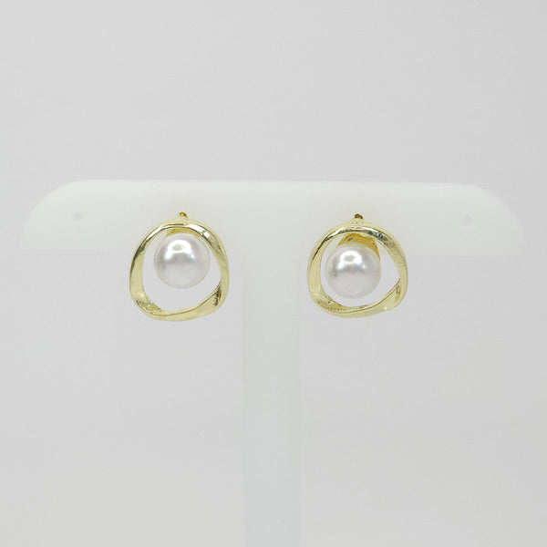 Par de Aretes Dorados con Perlas