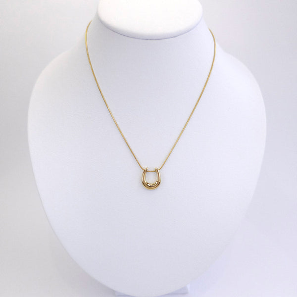 Collar Dorado con Dije Tipo U