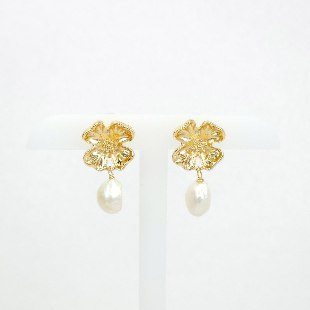 Par de Aretes Flor con Perla