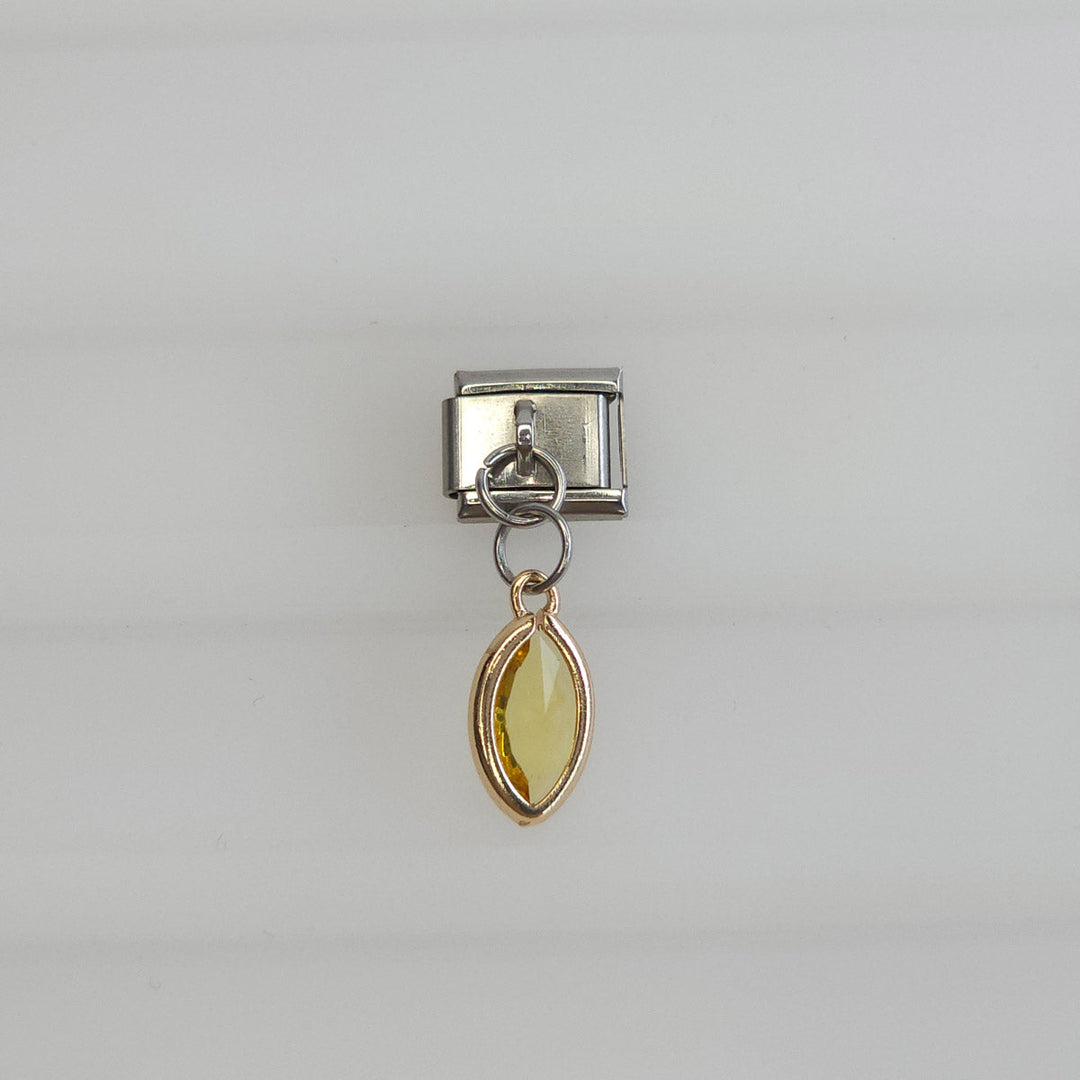 Charm plateado de cristal colgante color amarillo