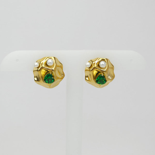 Par de aretes con textura e incrustaciones de perla y piedra verde