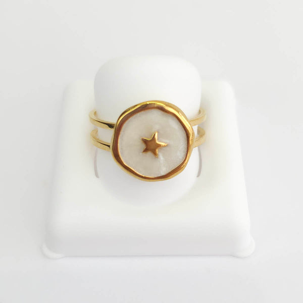 Anillo doble con centro blanco y estrella 