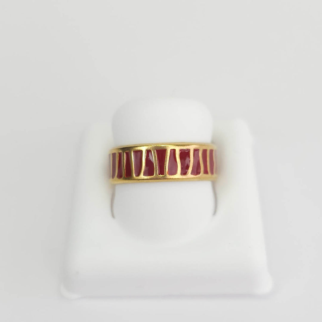 Anillo de textura de lineas rojas 