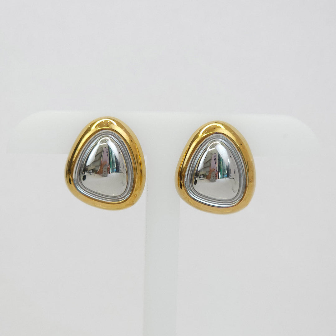 Par de aretes forma triangulo oval 
