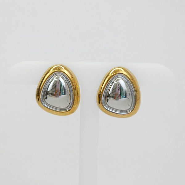 Par de aretes forma triangulo oval 
