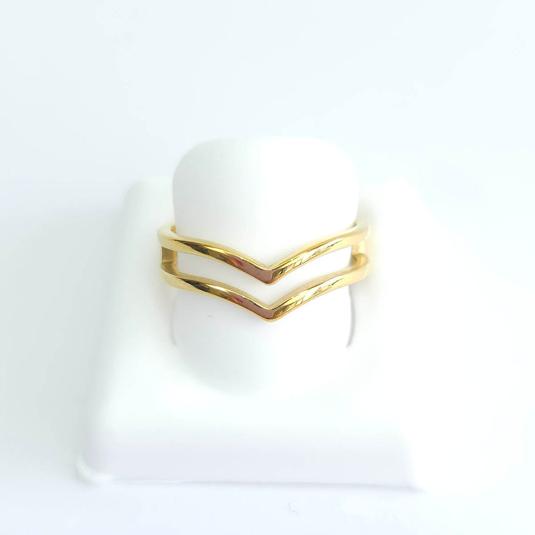 Anillo en Forma V Dorado