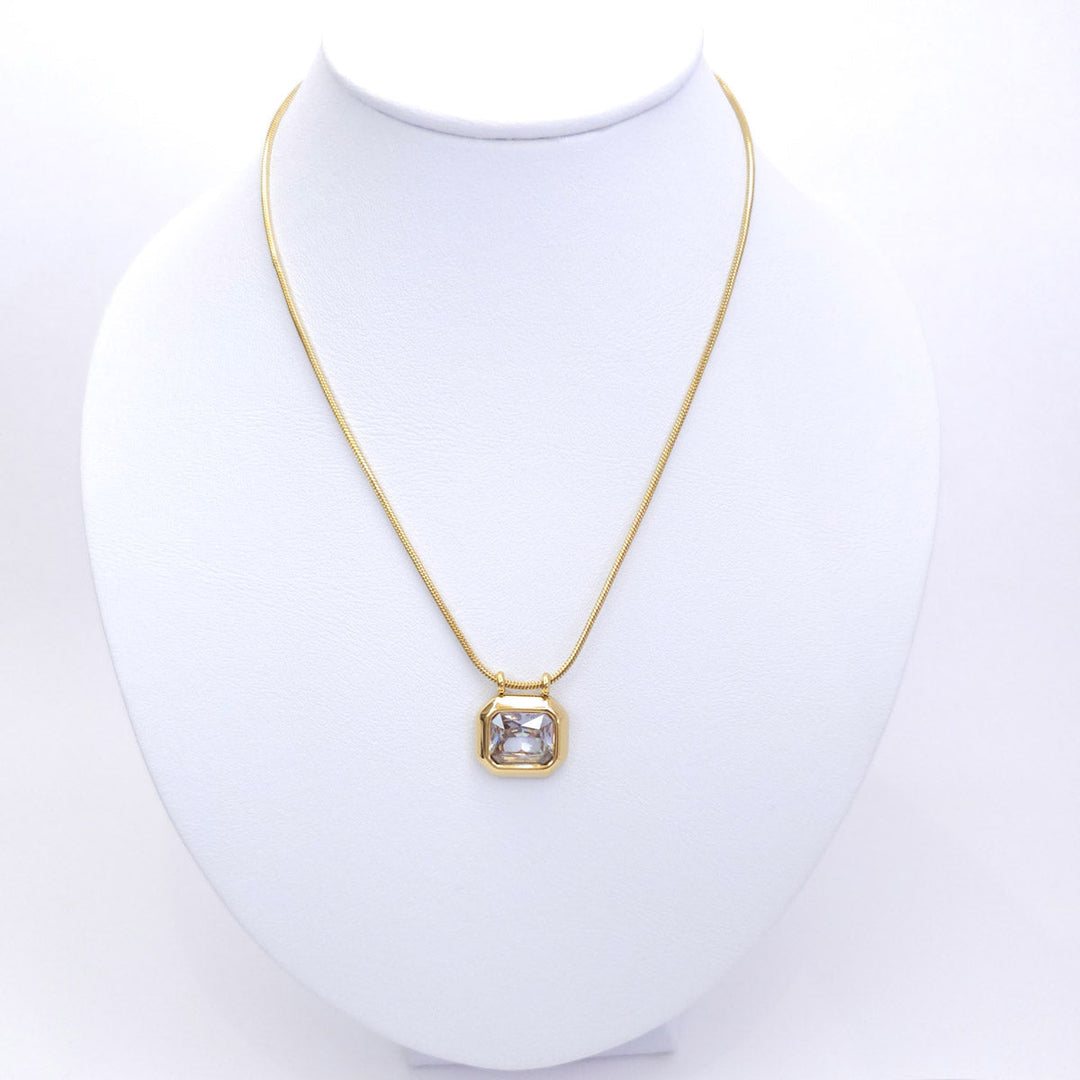 Collar con Dije Cuadrado 