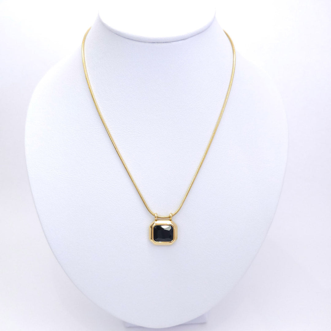 Collar con Dije Cuadrado 