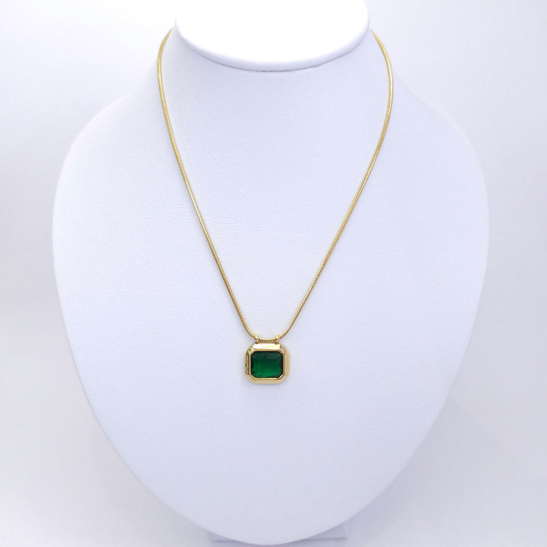 Collar con Dije Cuadrado 