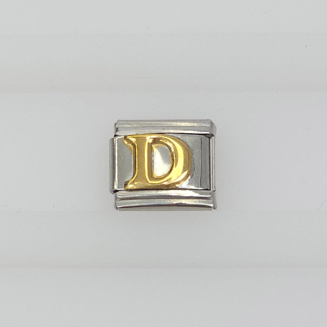 Charm Inicial Dorada 