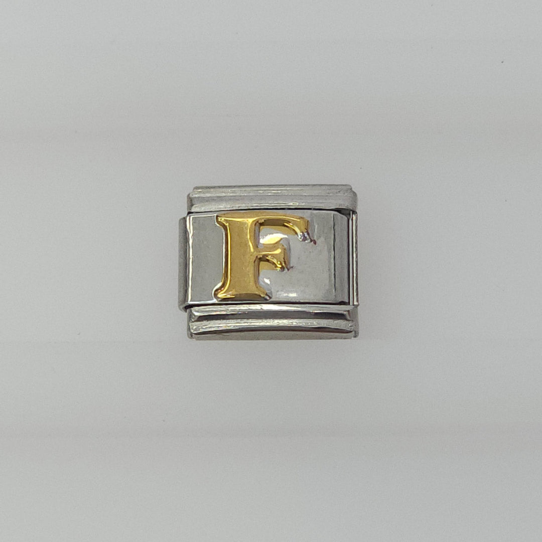 Charm Inicial Dorada 