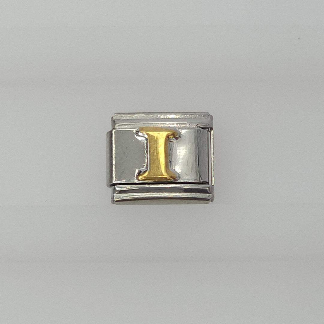 Charm Inicial Dorada 