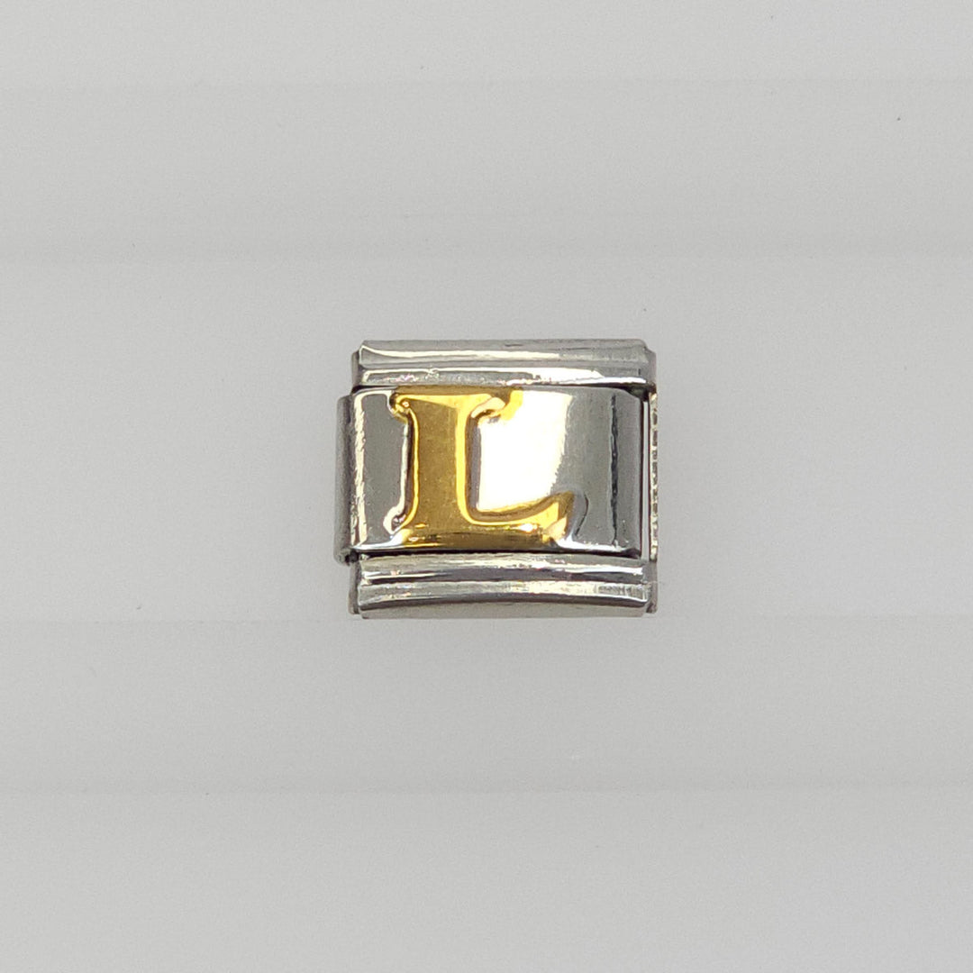 Charm Inicial Dorada 