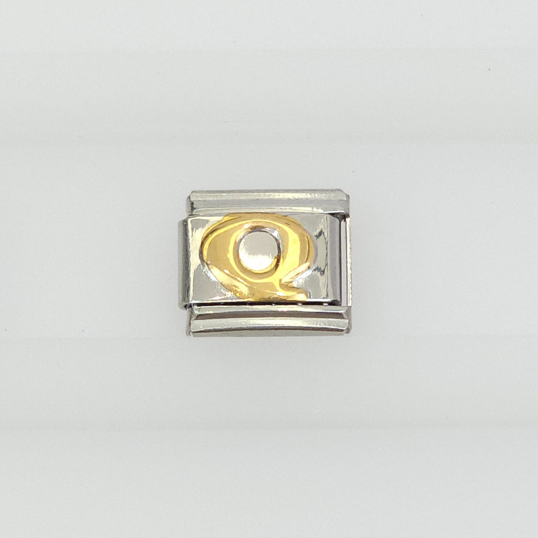 Charm Inicial Dorada 