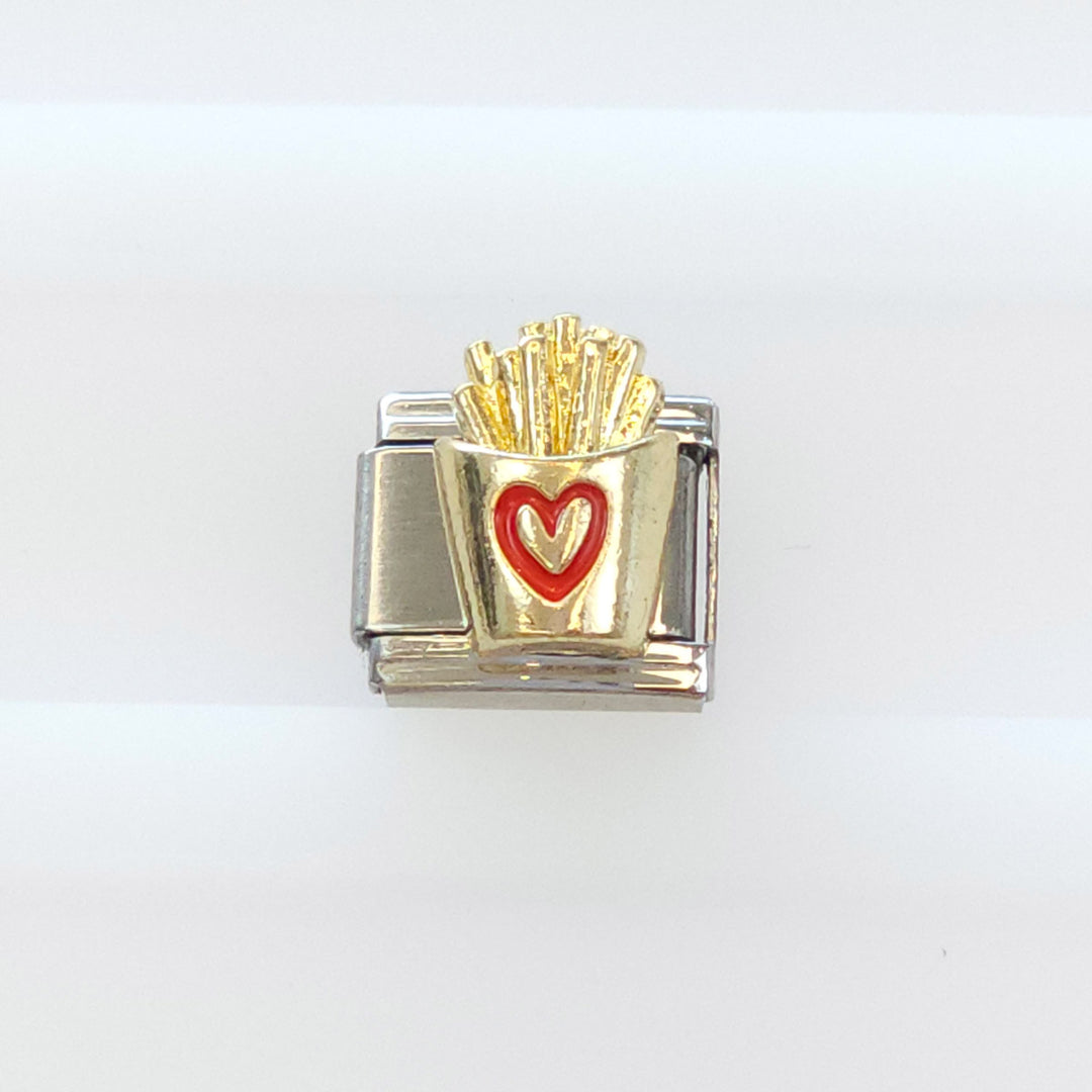 Charm Papas Fritas doradas corazon rojo