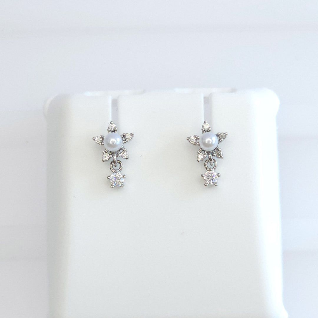 Broquel Estrella con Perla y Zirconias