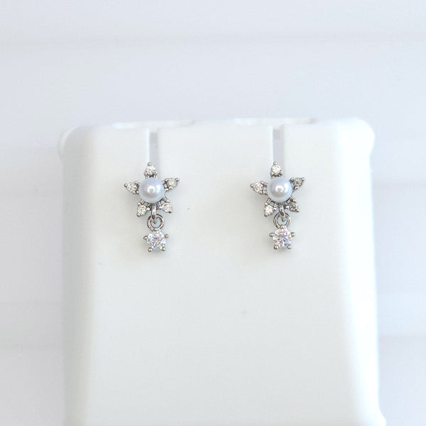 Broquel Estrella con Perla y Zirconias