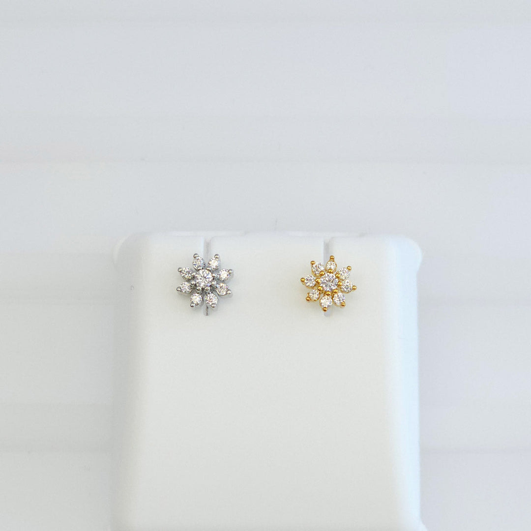 Broquel Flor de Ocho Pétalos y Zirconia 